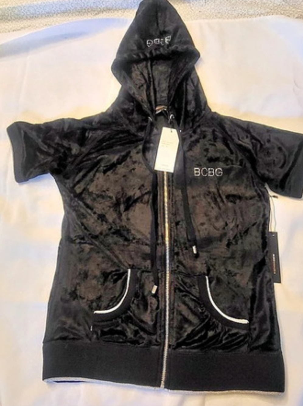 BCBG MAXAZRIA Black Velvet Short Sleeve Hoodie And Capri Pants Size Medium NWT